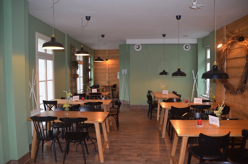 Das Restaurant "Herr Grünfink" bietet seinen Besuchern von Montag bis Freitag ein gemütliches Nest in Neubrandenburg.